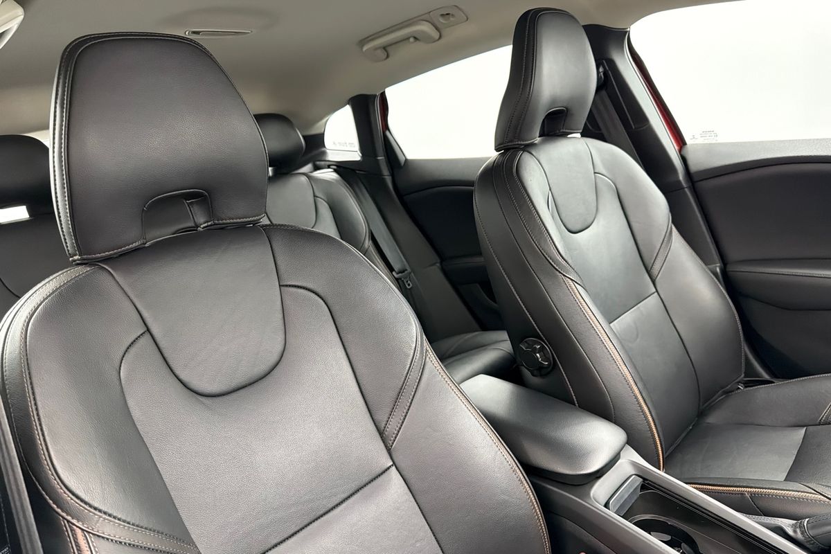 2016 Volvo V40 Cross Country D4 Luxury