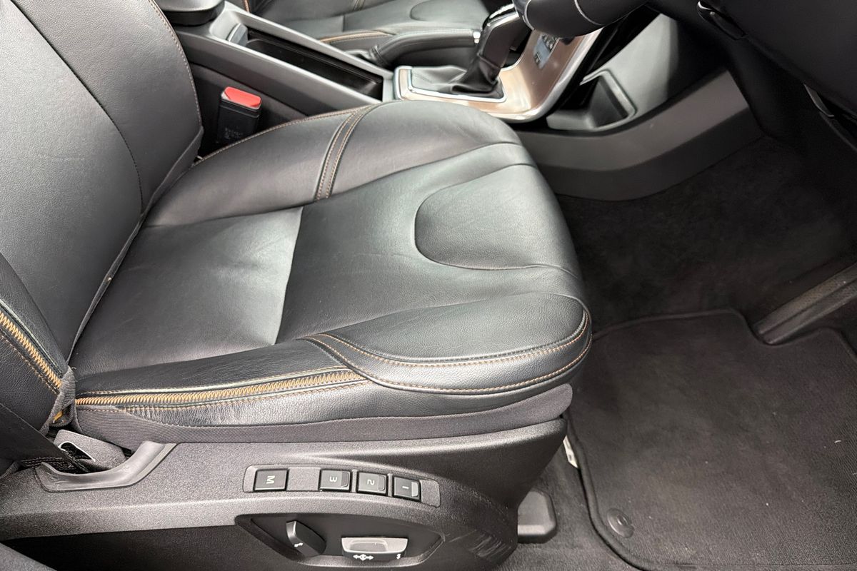 2016 Volvo V40 Cross Country D4 Luxury