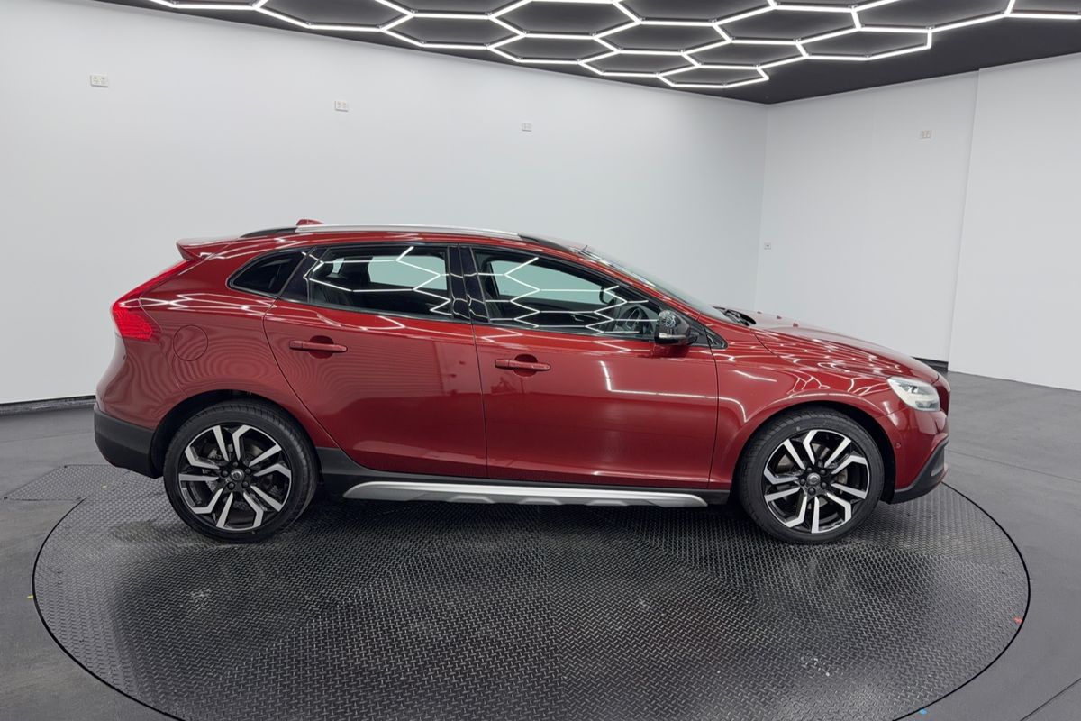 2016 Volvo V40 Cross Country D4 Luxury