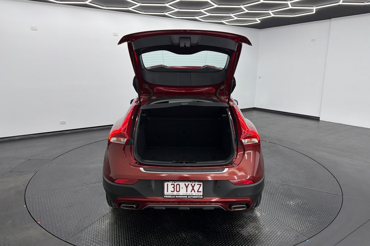 2016 Volvo V40 Cross Country D4 Luxury
