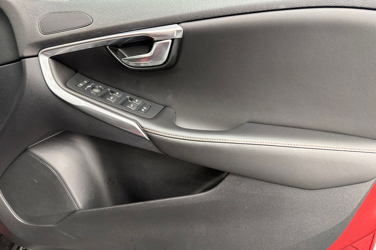 2016 Volvo V40 Cross Country D4 Luxury
