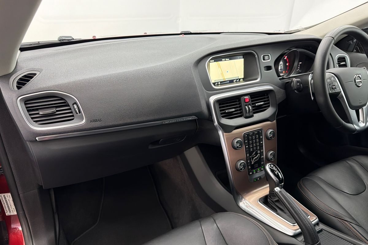 2016 Volvo V40 Cross Country D4 Luxury