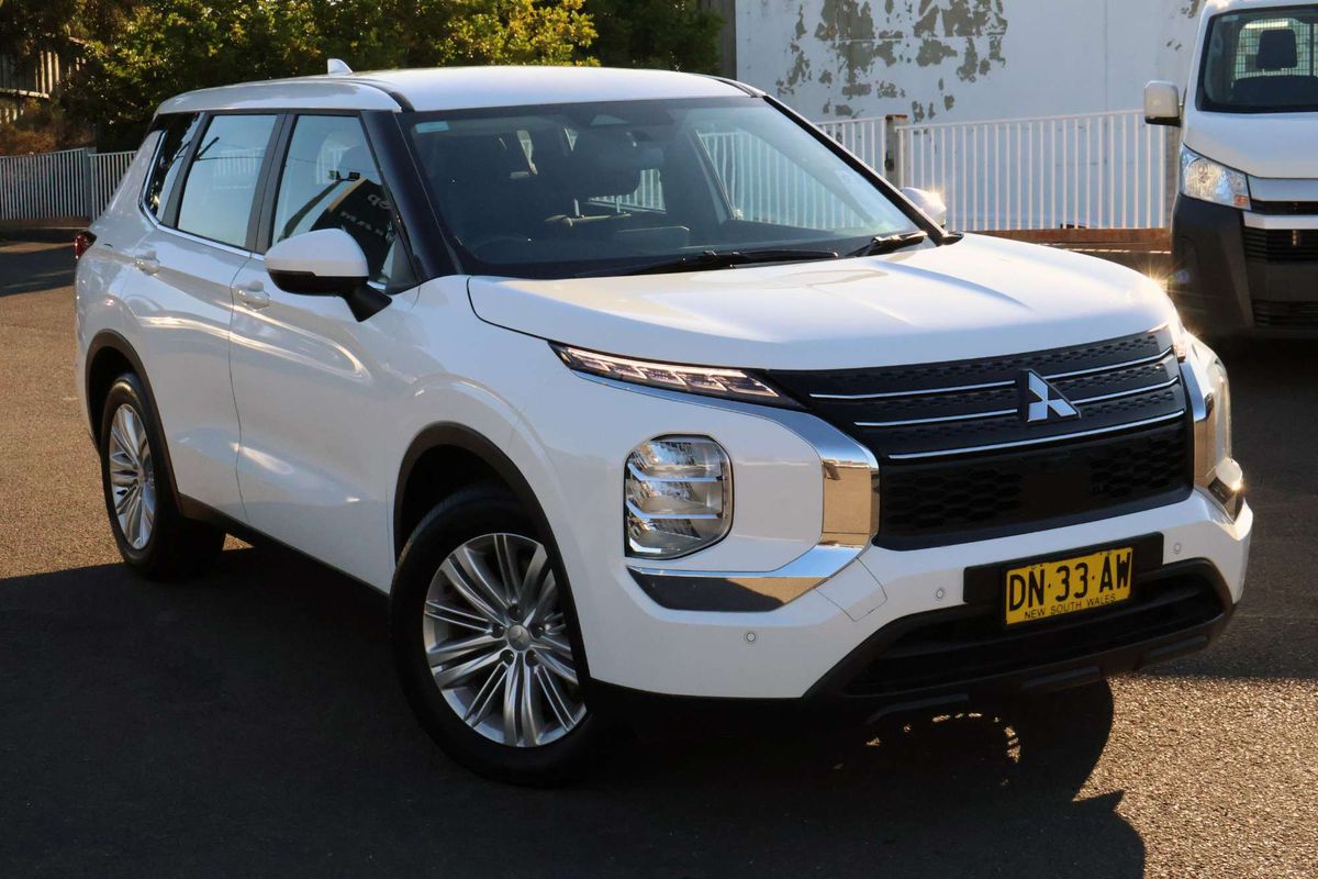 2024 Mitsubishi Outlander ES ZM