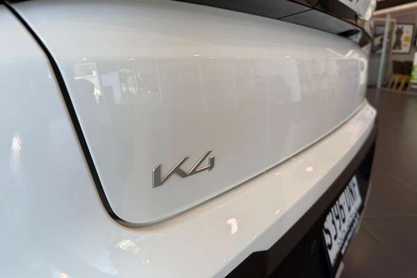 2025 Kia K4 S CL4m thumb-5