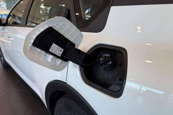 2025 Kia K4 S CL4m thumb-6