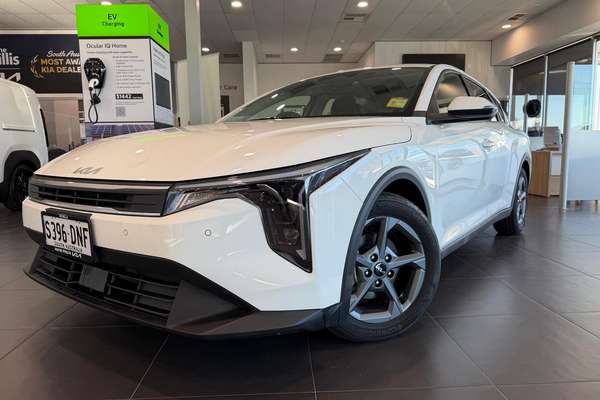 2025 Kia K4 S CL4m thumb-1