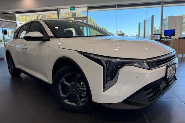 2025 Kia K4 S CL4m thumb-0