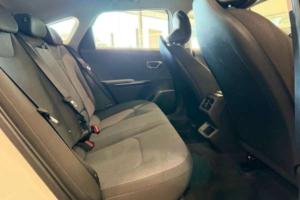 2025 Kia K4 S CL4m thumb-14