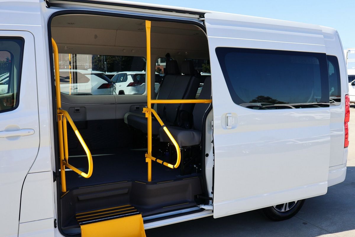 2022 Toyota Hiace Commuter GL GDH322R ELWB High Roof