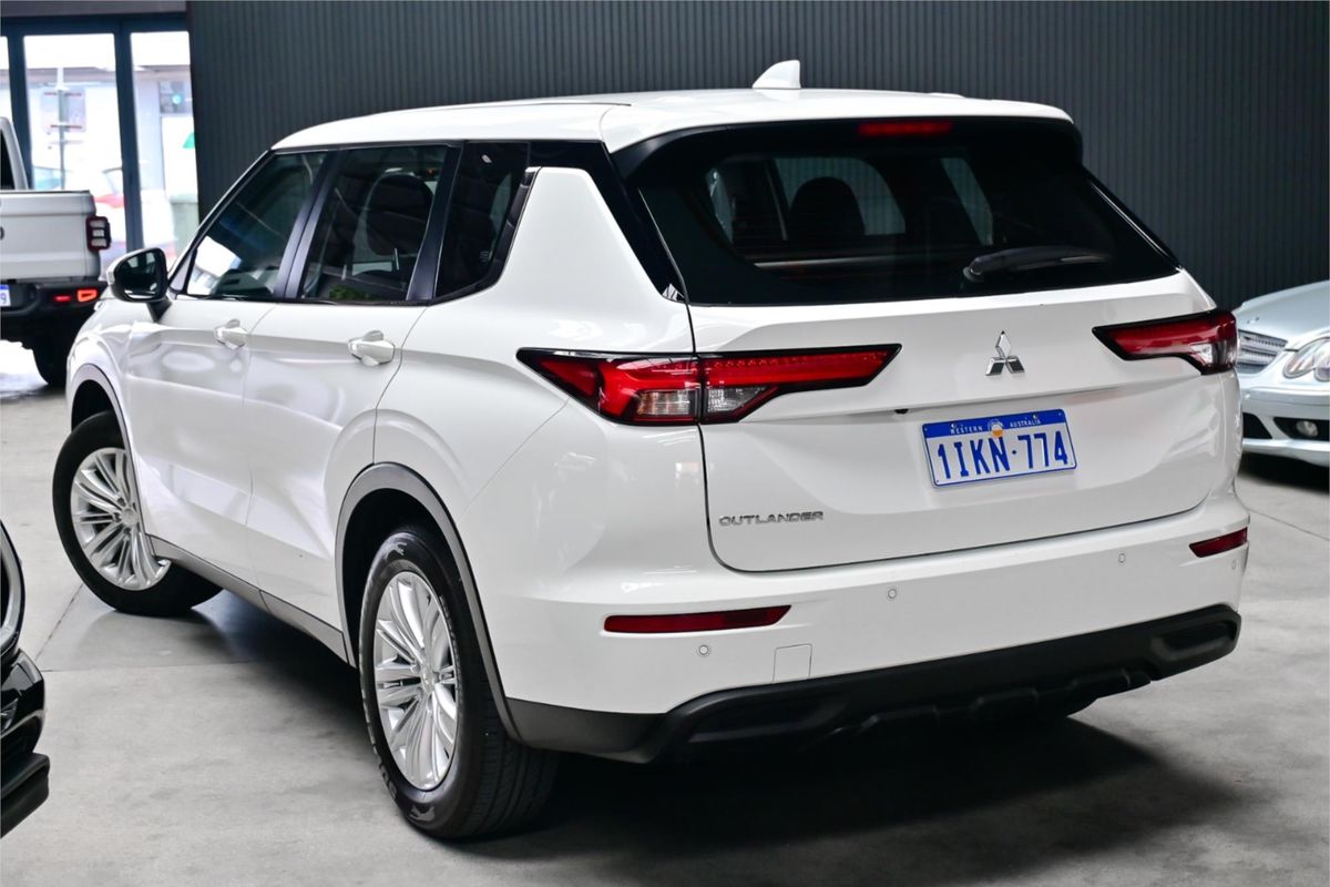 2024 Mitsubishi Outlander ES ZM