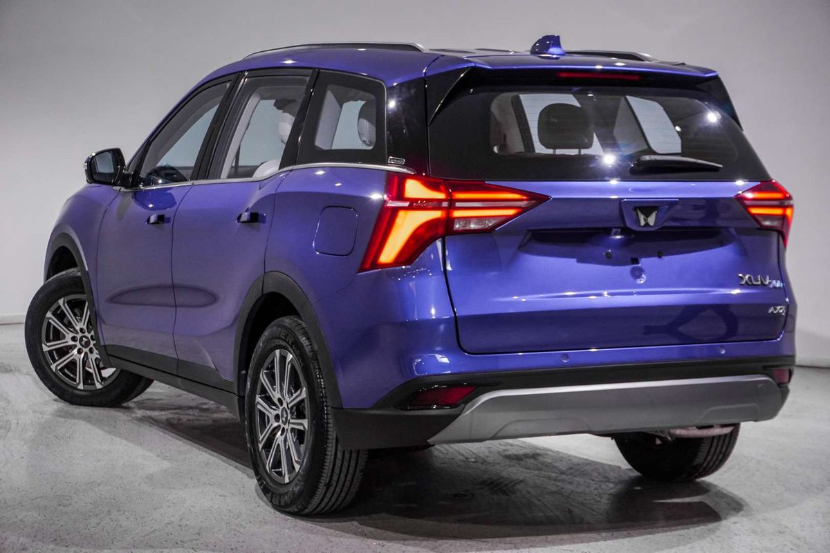 2023 Mahindra XUV700 AX7L