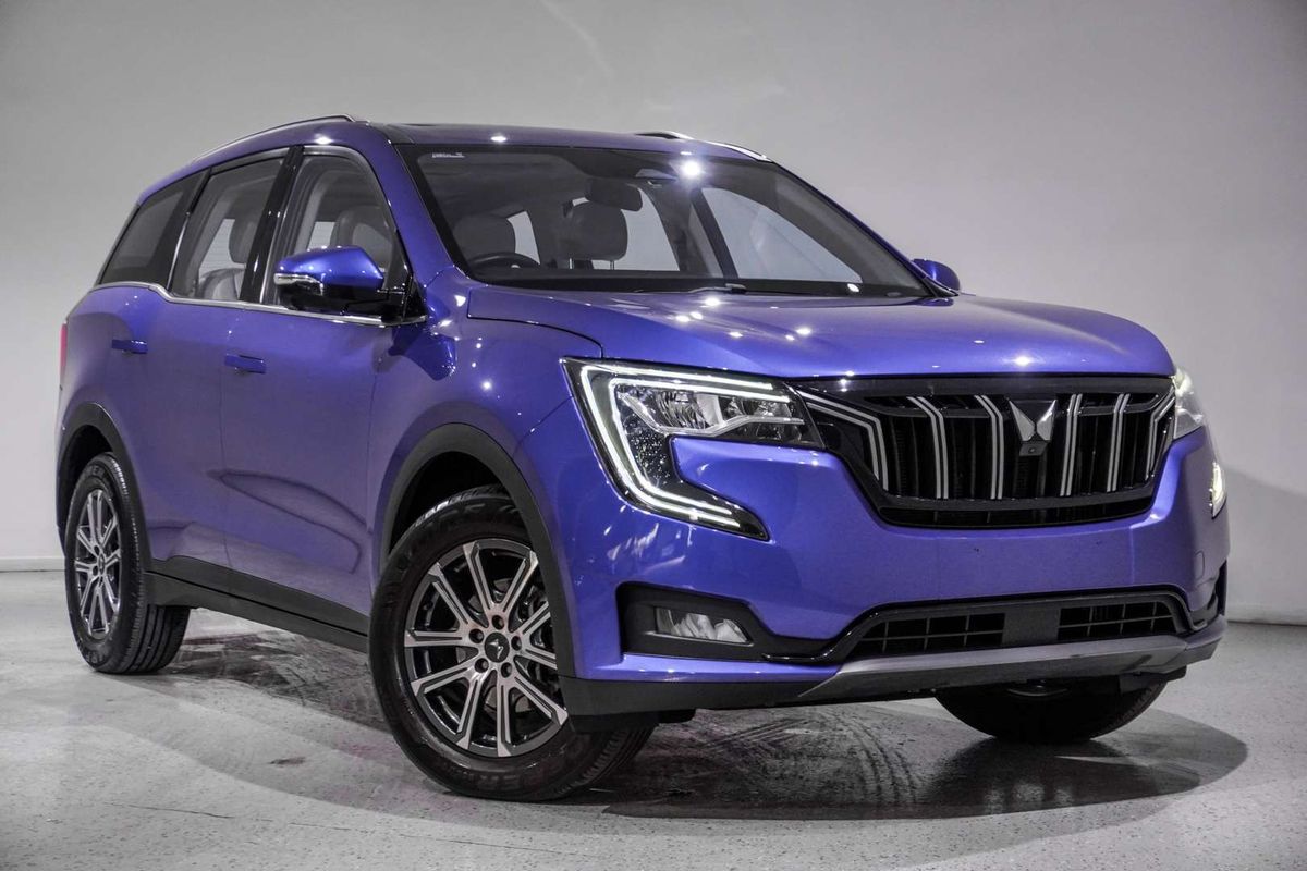 2023 Mahindra XUV700 AX7L