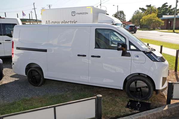 2026 Farizon V7E Standard Range Low Roof