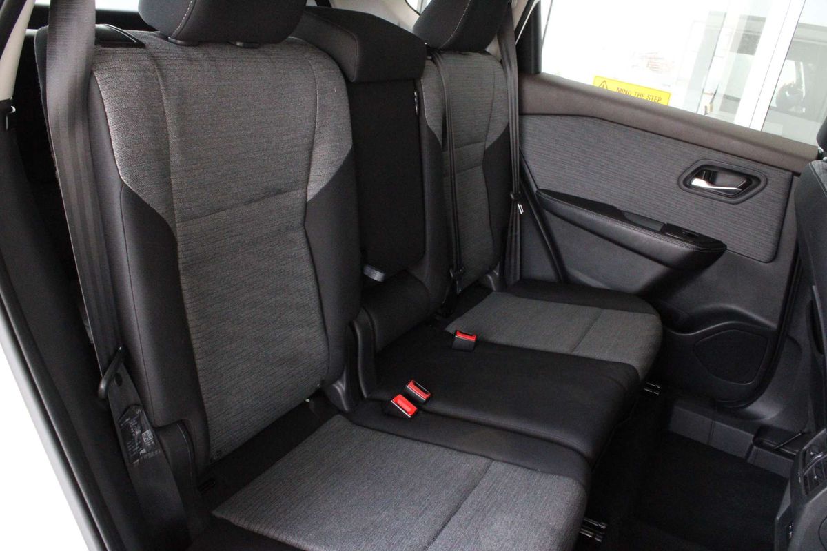 2024 Nissan X-TRAIL ST T33
