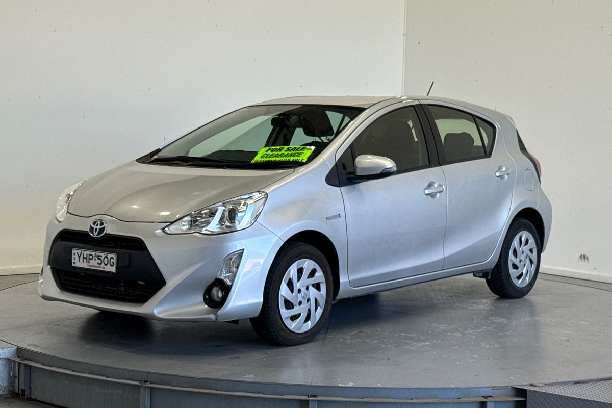 2017 Toyota Prius C NHP10R