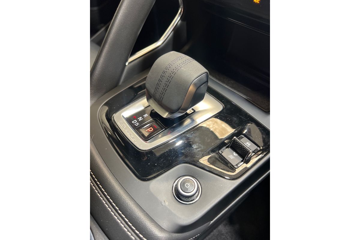 2021 Jaguar E-PACE P250 R-Dynamic SE X540 image 19