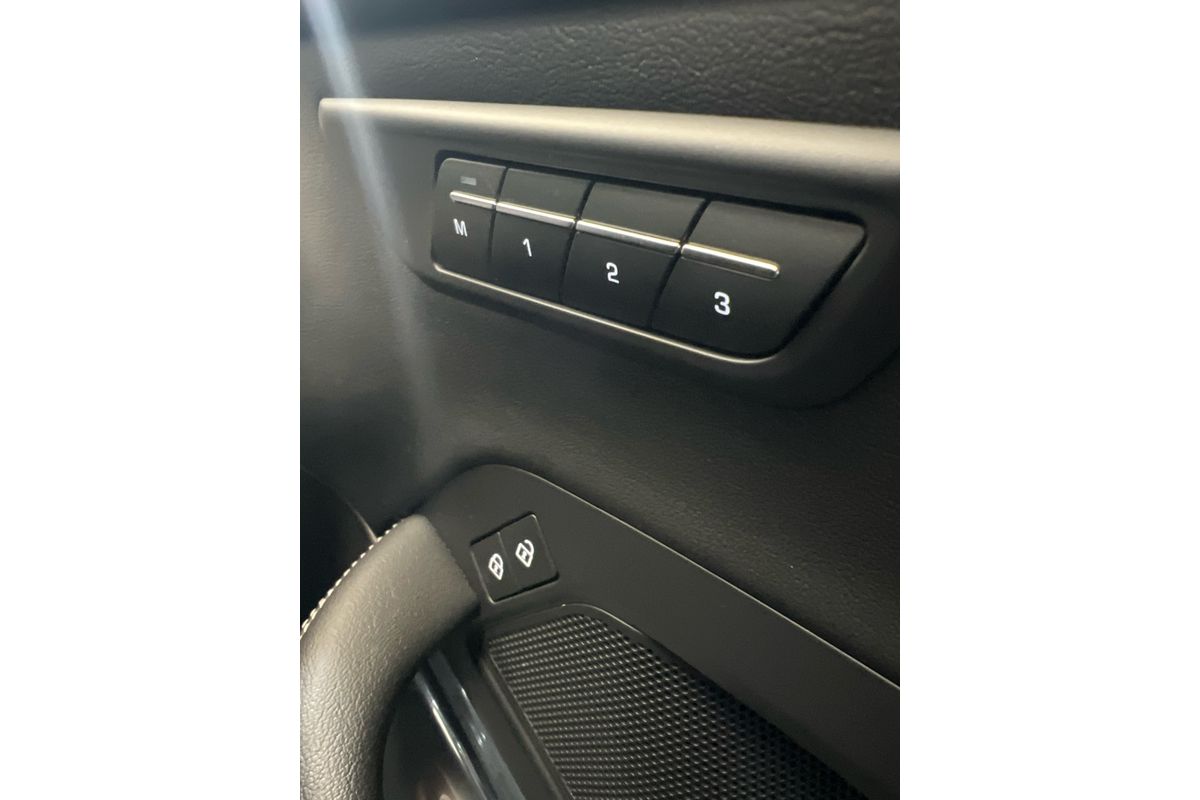 2021 Jaguar E-PACE P250 R-Dynamic SE X540 image 22