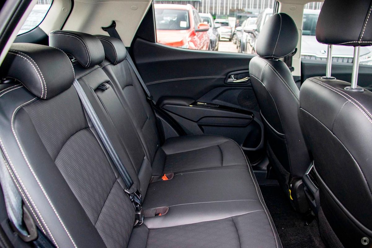 2025 Mahindra XUV3XO AX7L