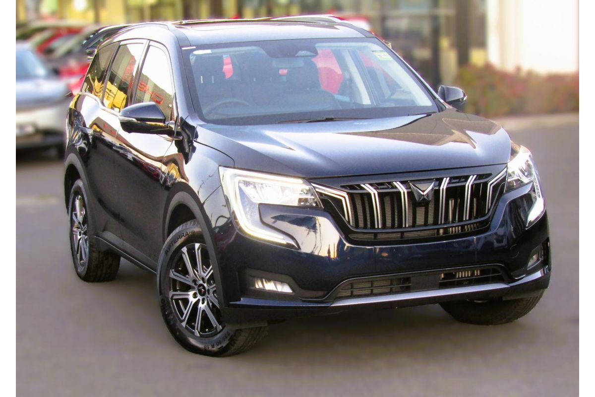 2025 Mahindra XUV700 AX7