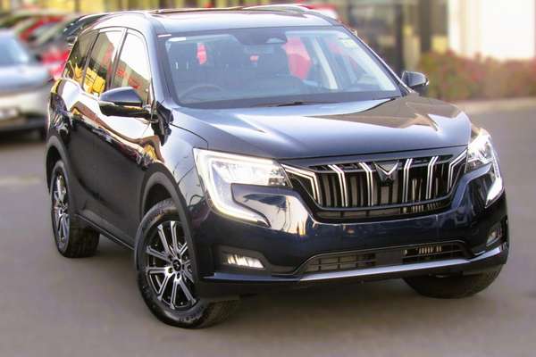 2025 Mahindra XUV700 AX7
