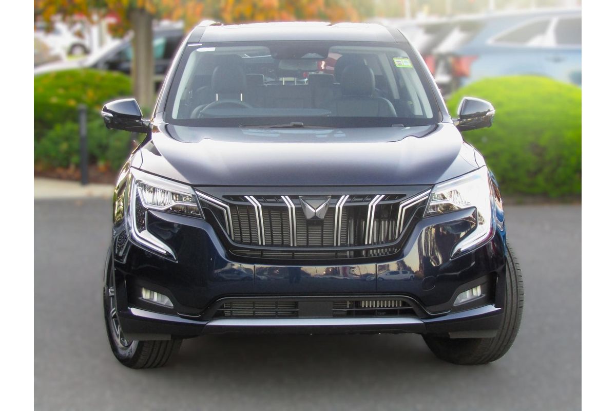 2025 Mahindra XUV700 AX7
