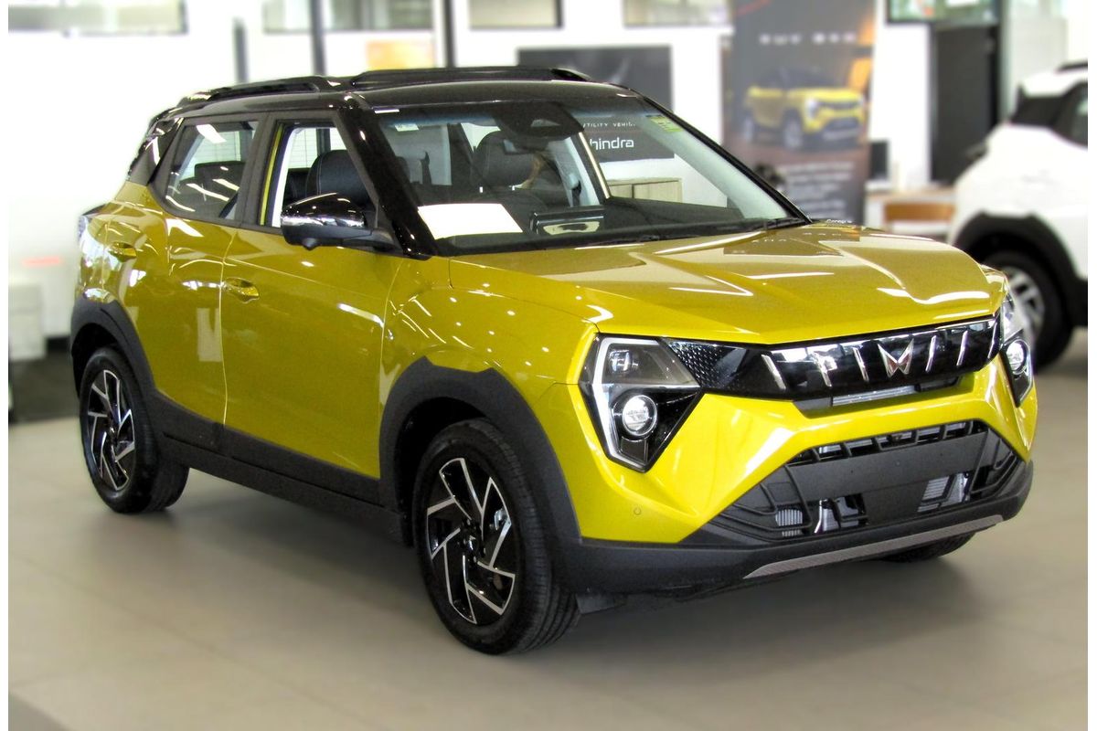 2025 Mahindra XUV3XO AX7L