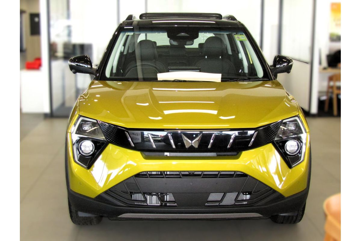 2025 Mahindra XUV3XO AX7L