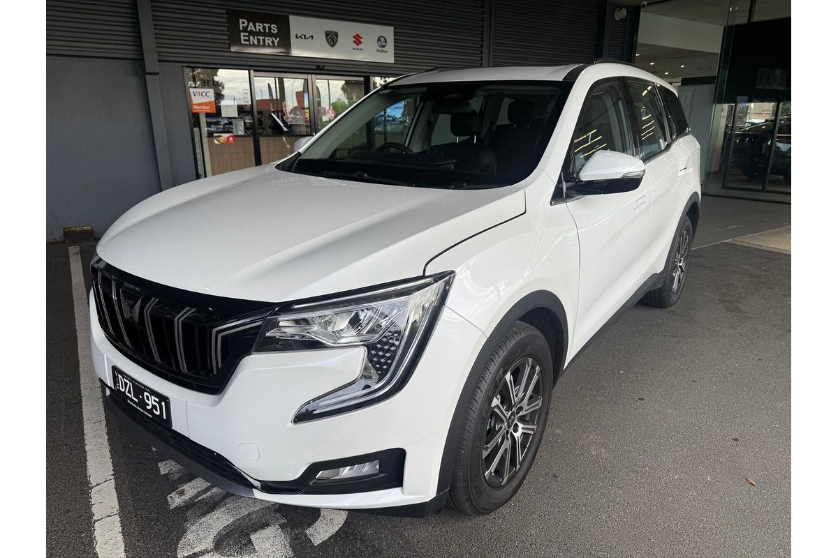 2025 Mahindra XUV700 AX7