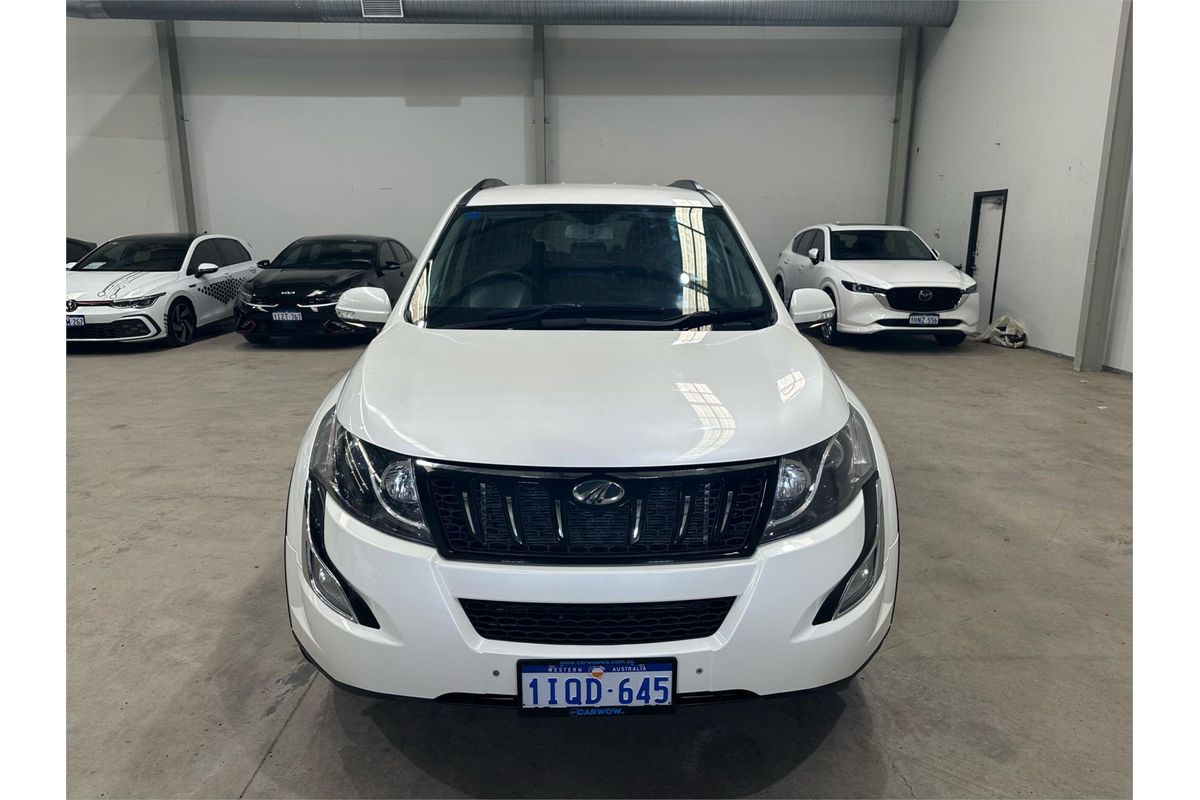 2019 Mahindra XUV500 W10