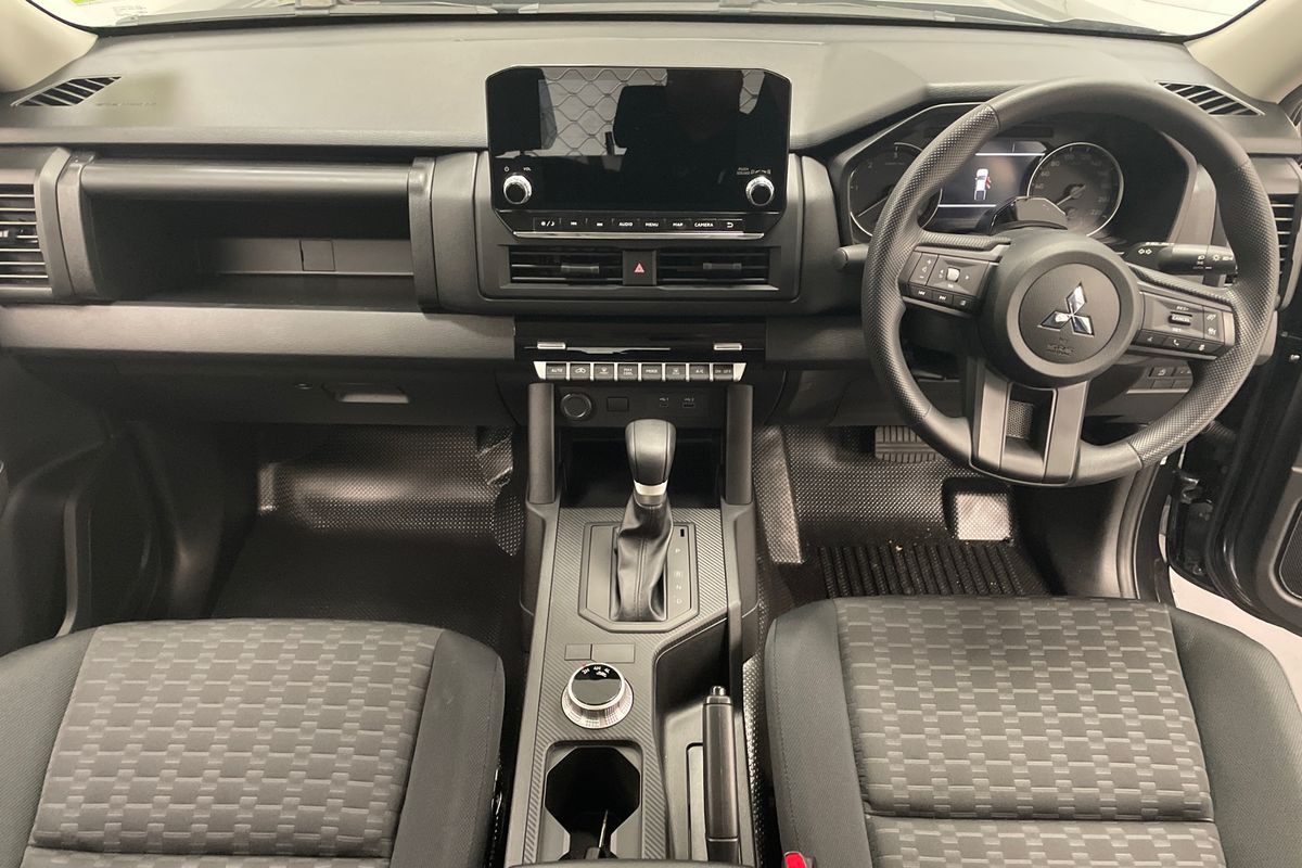 2025 Mitsubishi Triton GLX MV 4X4