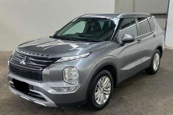 2023 Mitsubishi Outlander LS ZM