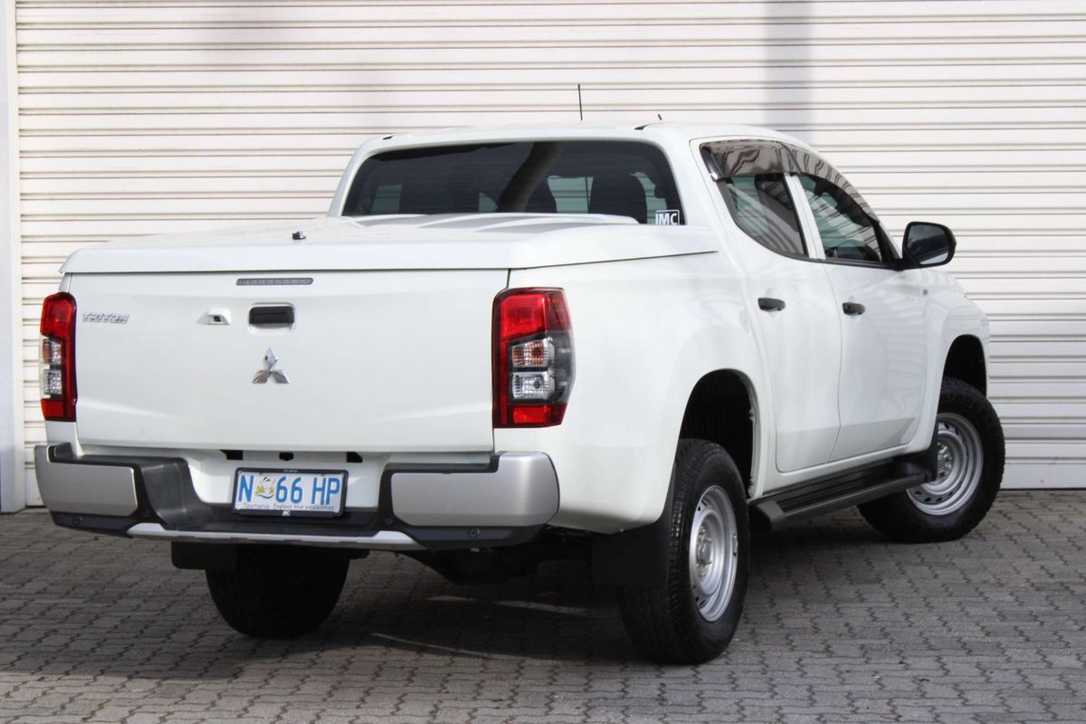 2022 Mitsubishi Triton GLX MR 4X4