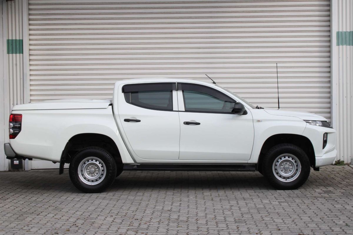 2022 Mitsubishi Triton GLX MR 4X4