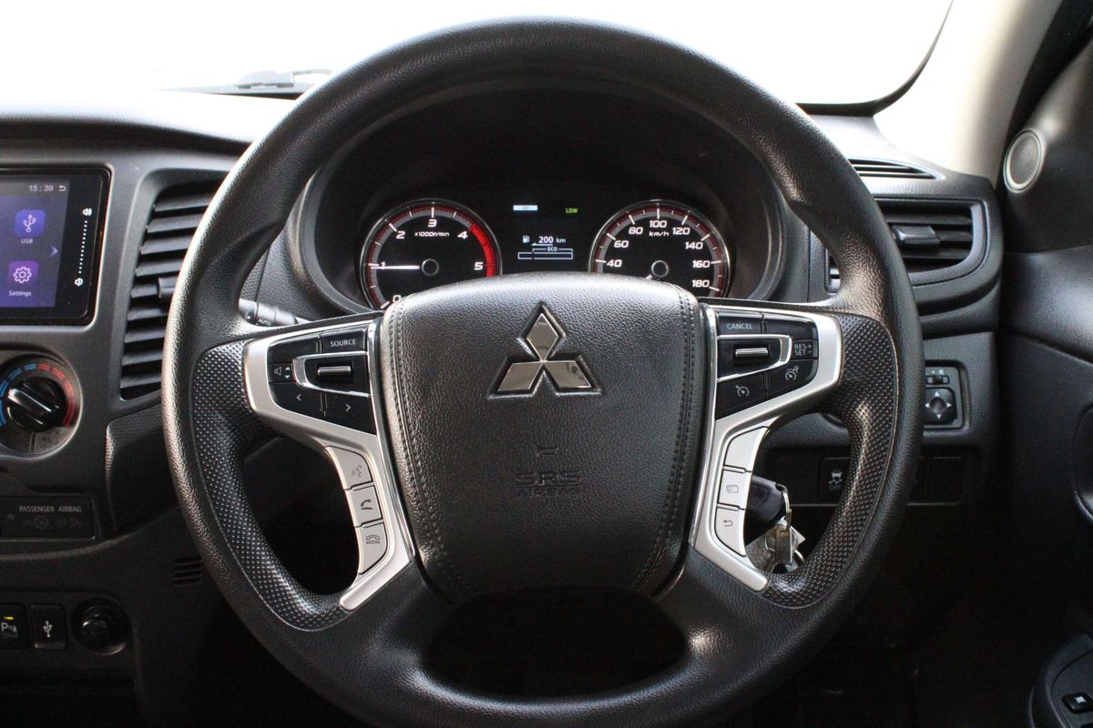 2022 Mitsubishi Triton GLX MR 4X4