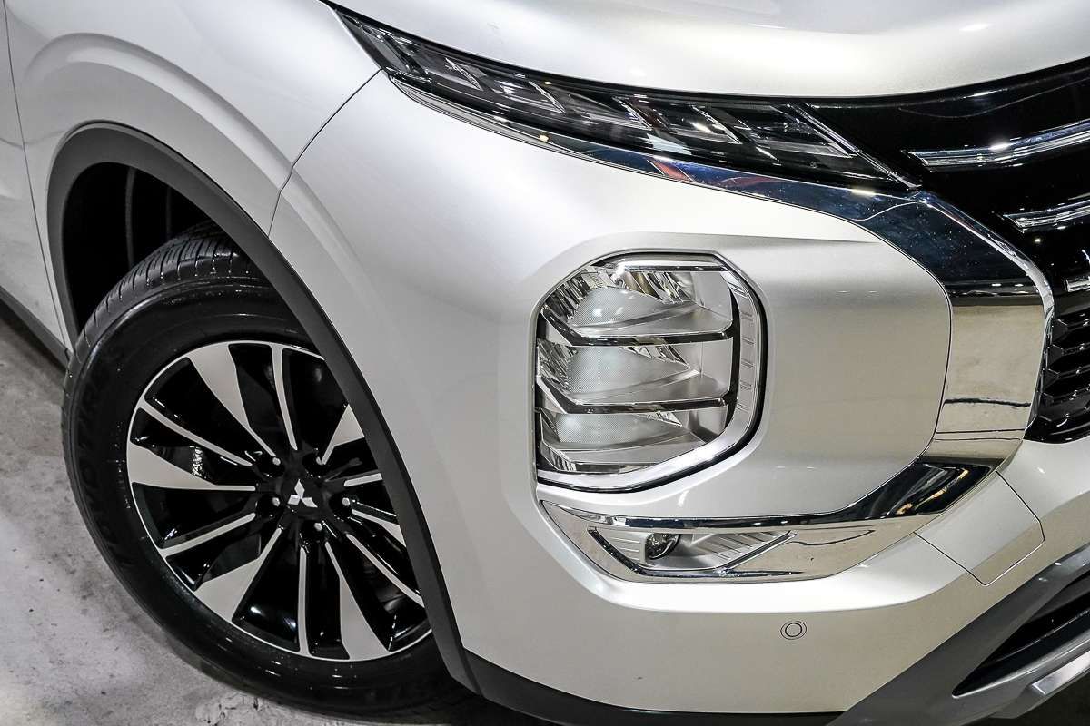2025 Mitsubishi Outlander LS ZM
