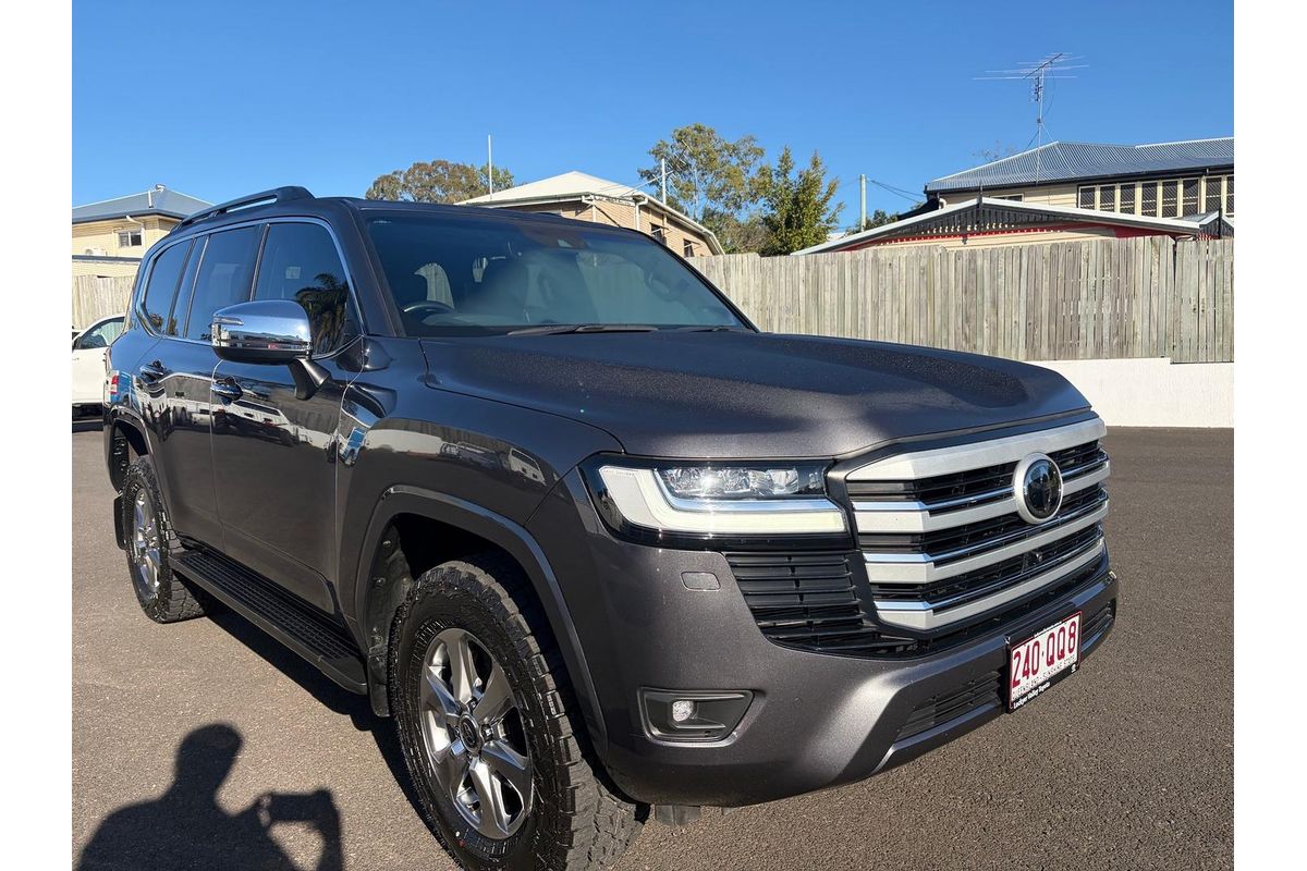 2023 Toyota Landcruiser Sahara FJA300R