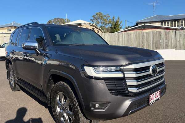 2023 Toyota Landcruiser Sahara FJA300R
