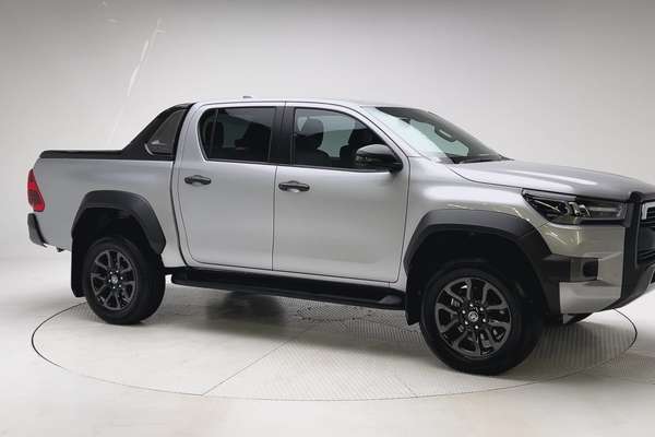 2025 Toyota Hilux Rogue 48V GUN126R 4X4 thumb-3