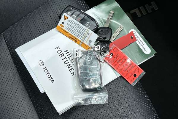2025 Toyota Hilux Rogue 48V GUN126R 4X4 thumb-22