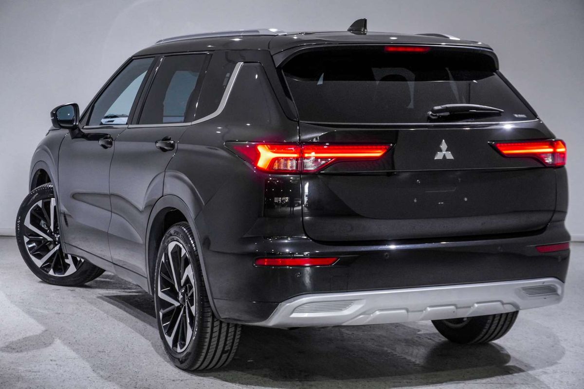 2023 Mitsubishi Outlander Exceed Tourer ZM