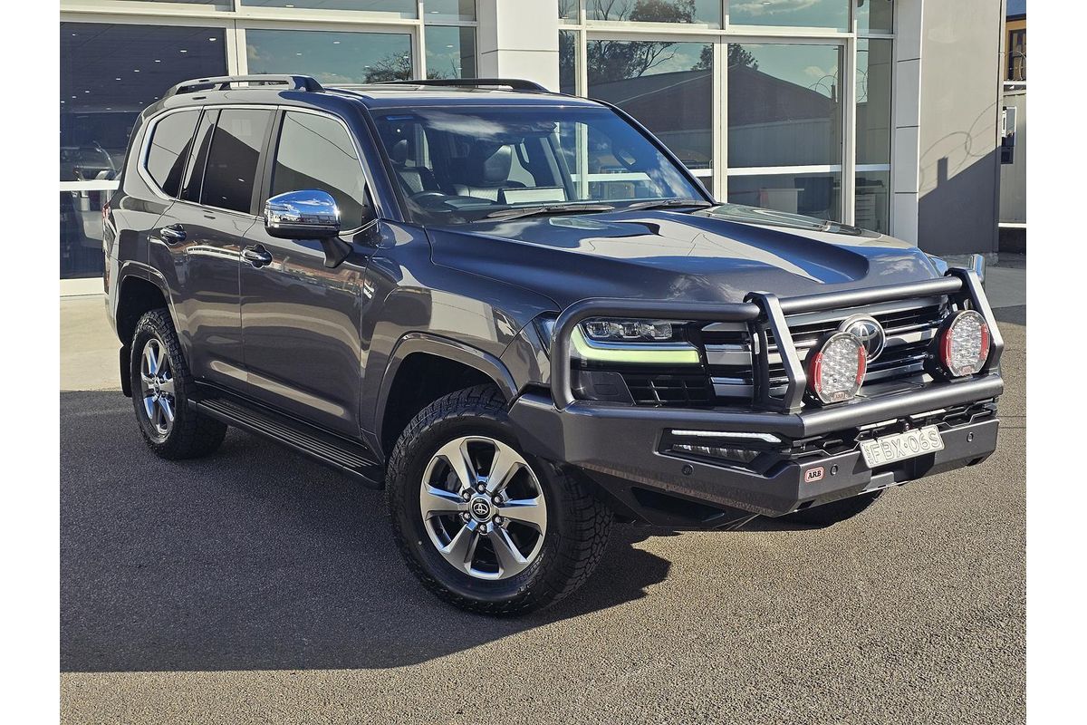 2022 Toyota Landcruiser Sahara FJA300R