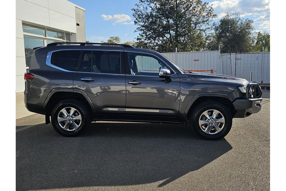 2022 Toyota Landcruiser Sahara FJA300R