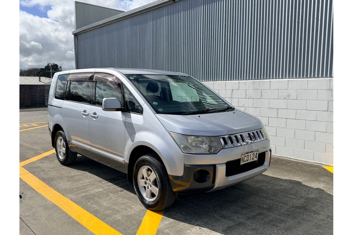 2010 Mitsubishi DELICA