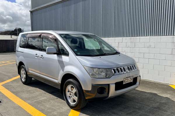 2010 Mitsubishi DELICA