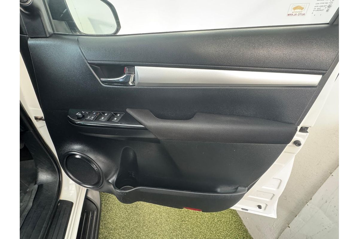 2018 Toyota Hilux SR5 GUN126R 4X4 image 12
