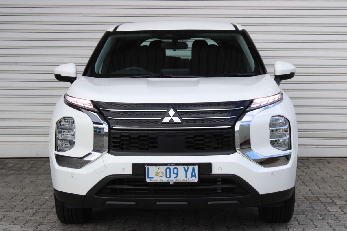 2024 Mitsubishi Outlander ES ZM