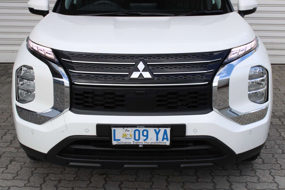 2024 Mitsubishi Outlander ES ZM