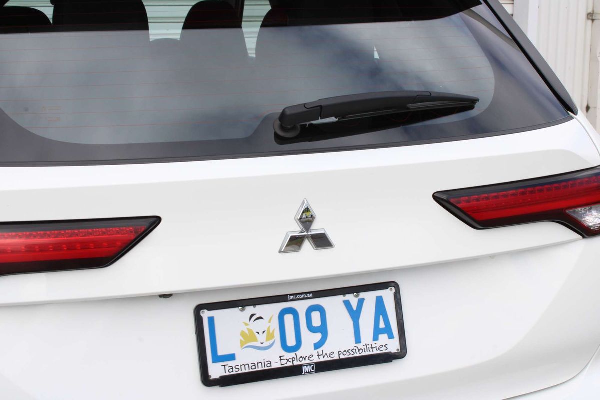 2024 Mitsubishi Outlander ES ZM