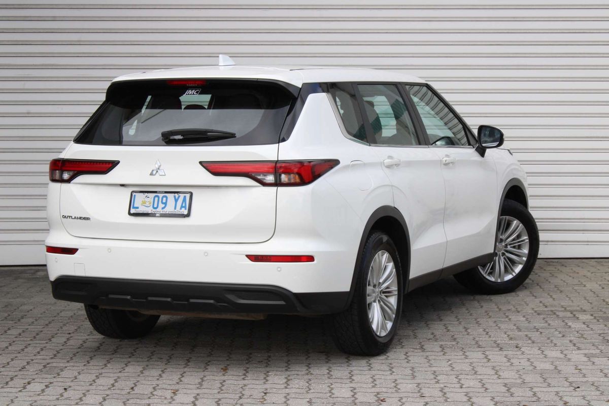 2024 Mitsubishi Outlander ES ZM