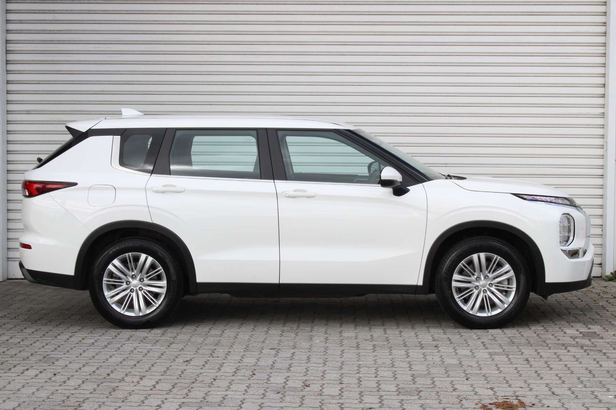 2024 Mitsubishi Outlander ES ZM